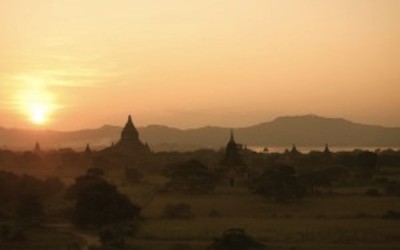 La mejor puesta de sol de la vieja Birmania. Bagán (Myanmar)