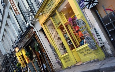 A stroll in the Latin quarter of Paris. The district's students.