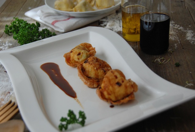 Buñuelos de bacalao estilo asiático – Wonton con miel de caña
