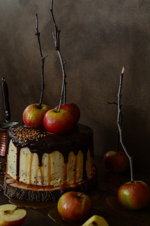 Tarta de de chocolate y manzanas con salsa de caramelo 17 (1 de 1)