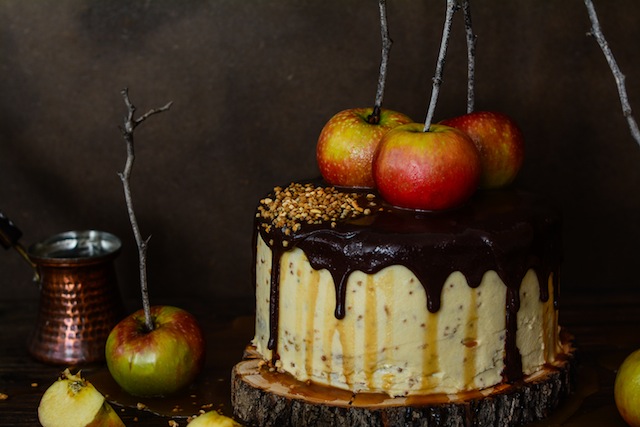 Tarta de de chocolate y manzanas con salsa de caramelo 2 (1 de 1)