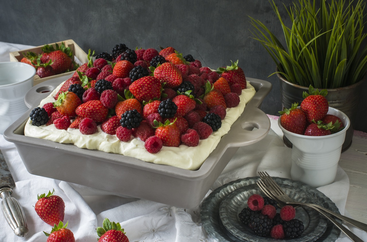 Pastel de cardamomo, frutos rojos y crema de mascarpone