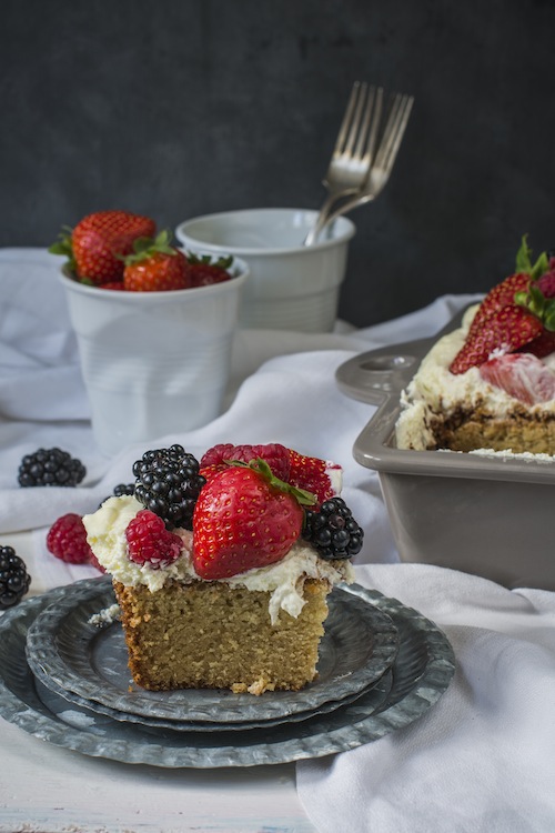 Pastel de cardamomo, frutos rojos y crema de mascarpone 9