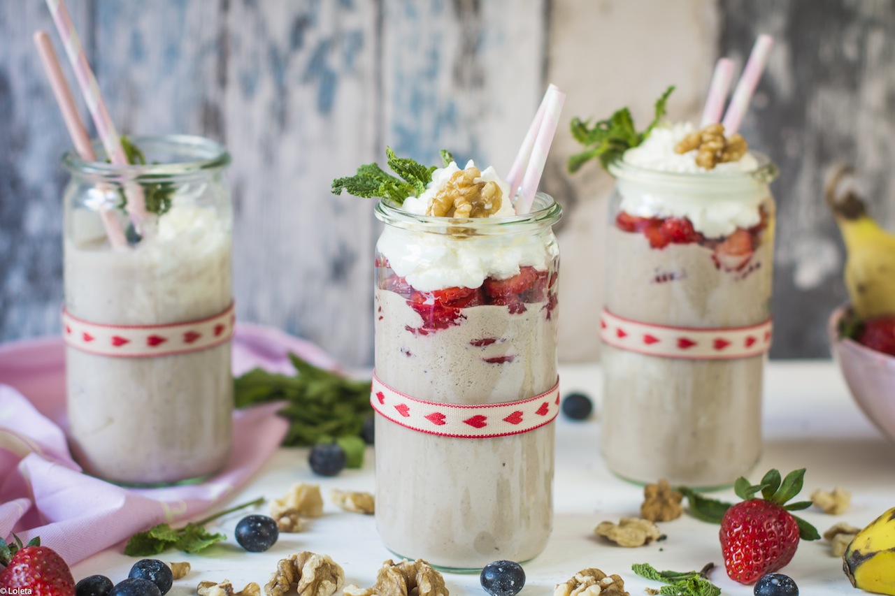 Smoothie de nueces con vainilla, fruta y avena. ¡Vitamínate y mineralízate!
