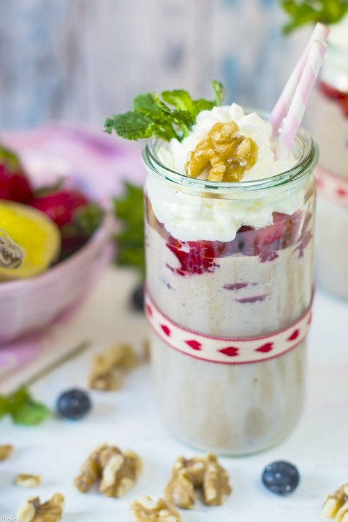 Smoothie nuts with vanilla, fruit and oatmeal 10