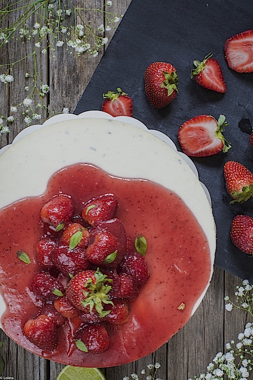 Tarta de queso sin horno a la albahaca con lima y fresas 3