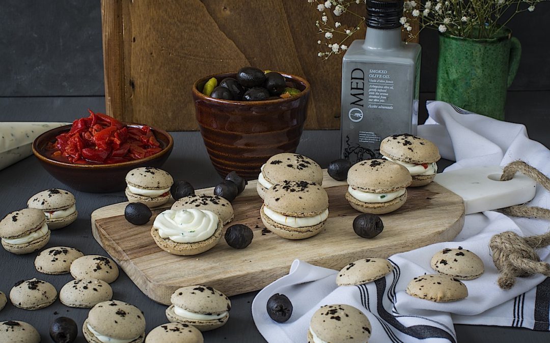 Macarons of olives black with cream cheese and smoked olive oil