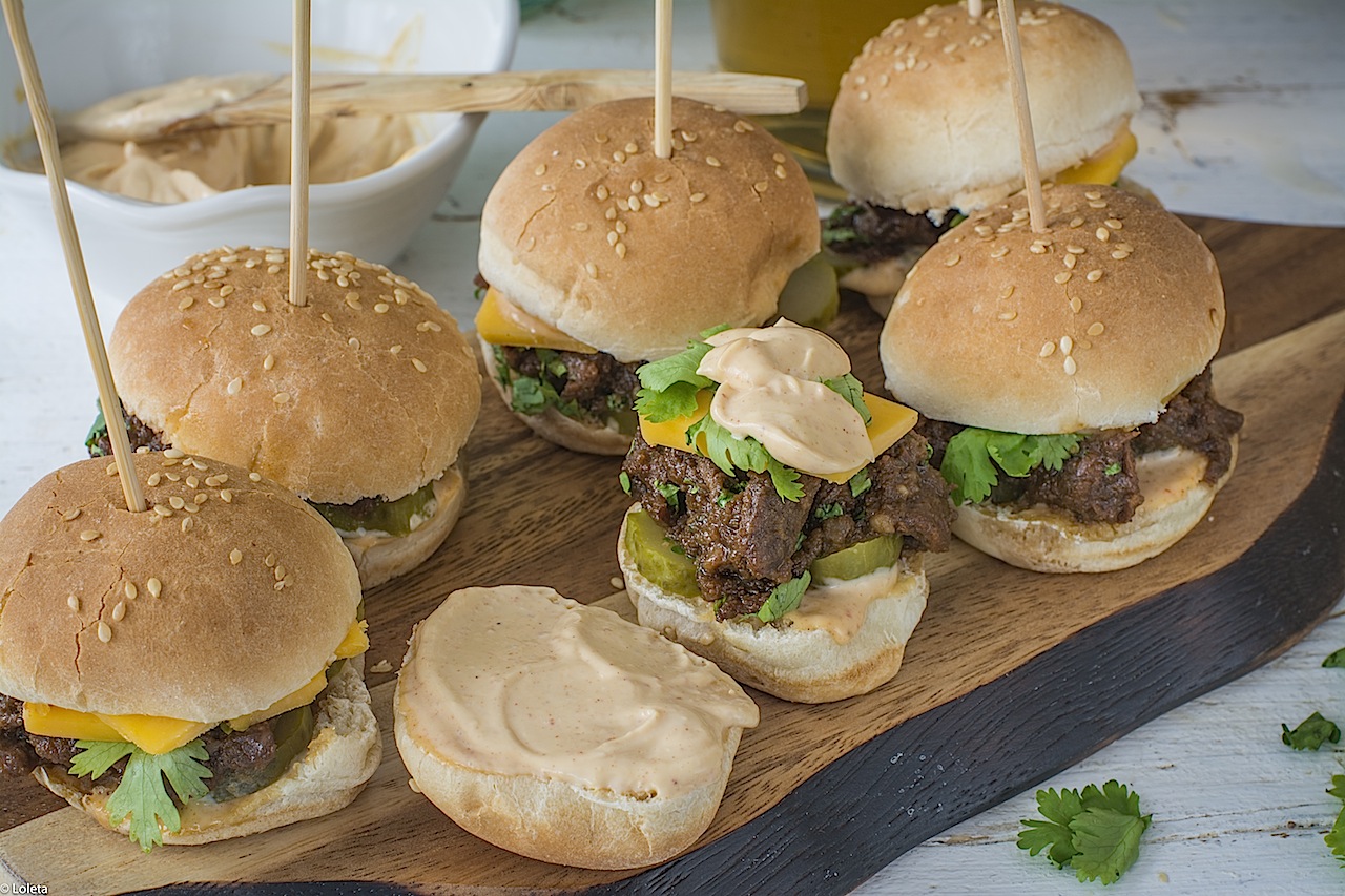 Bocadillos de ternera coreana cocinada a baja temperatura