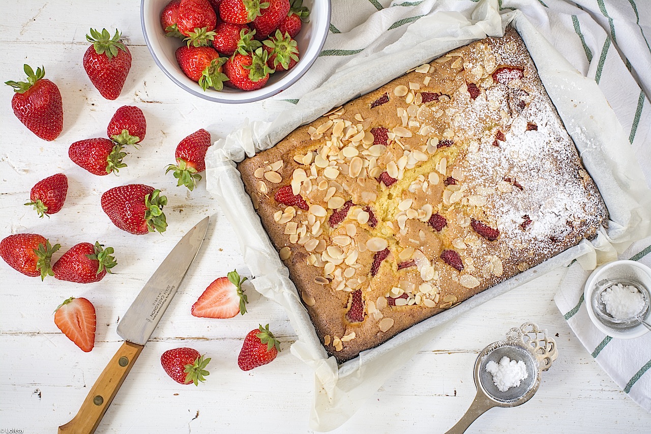 Bizcocho de aceite de oliva virgen extra y fresas
