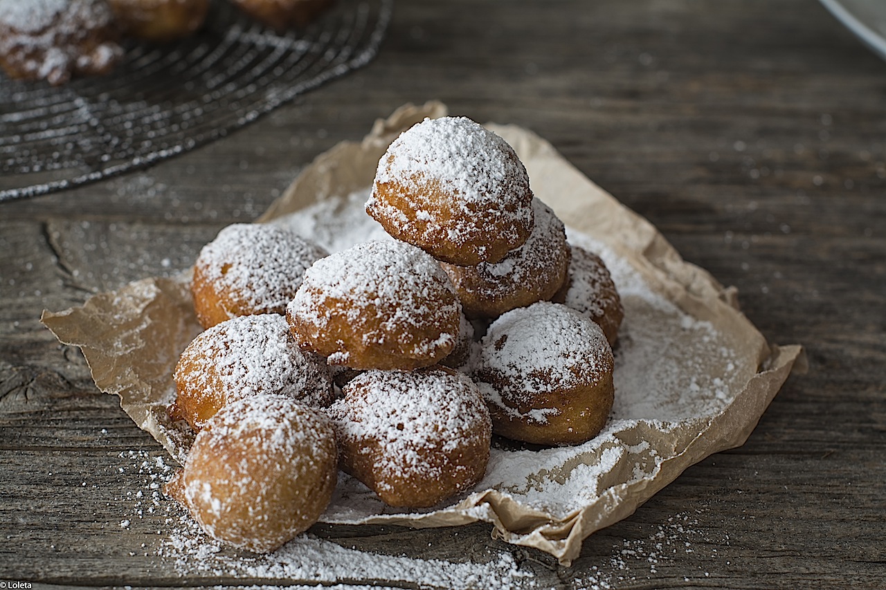 Buñuelos de manzana con vainilla y azúcar glas