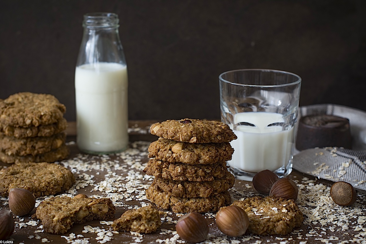 Galletas de avena y coco. Galletas ANZAC veganas sin gluten