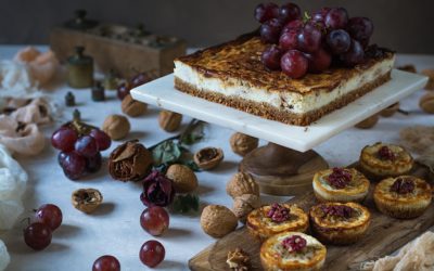 Cheesecake ricotta and gorgonzola. Cheesecake saltwater with walnuts and grapes