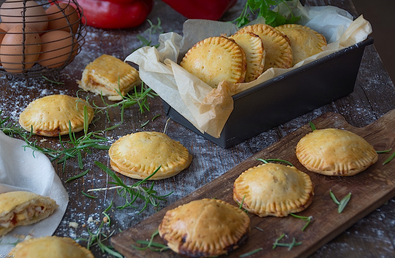 La masa casera de empanada más fácil. Empanadas rellenas de atún y huevo