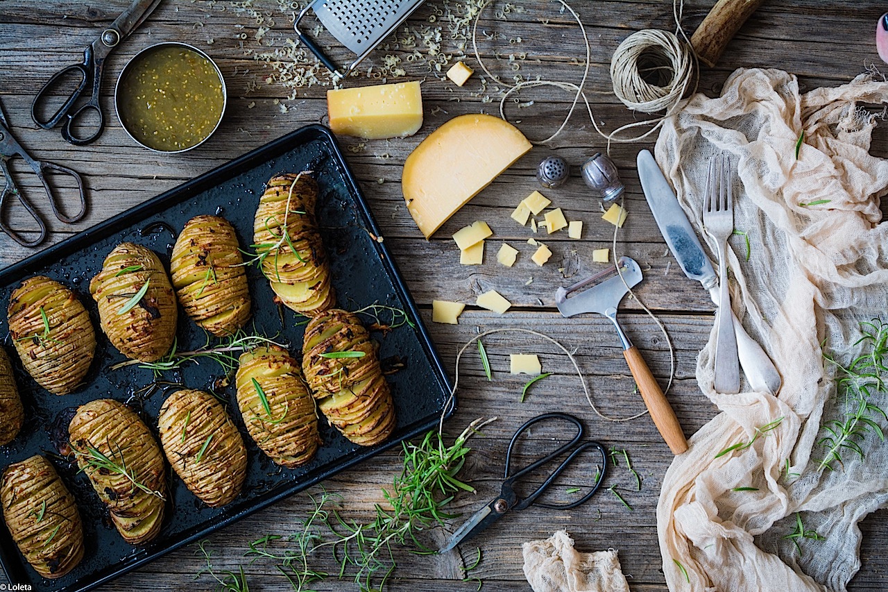Hasselback potatoes with garlic butter easier
