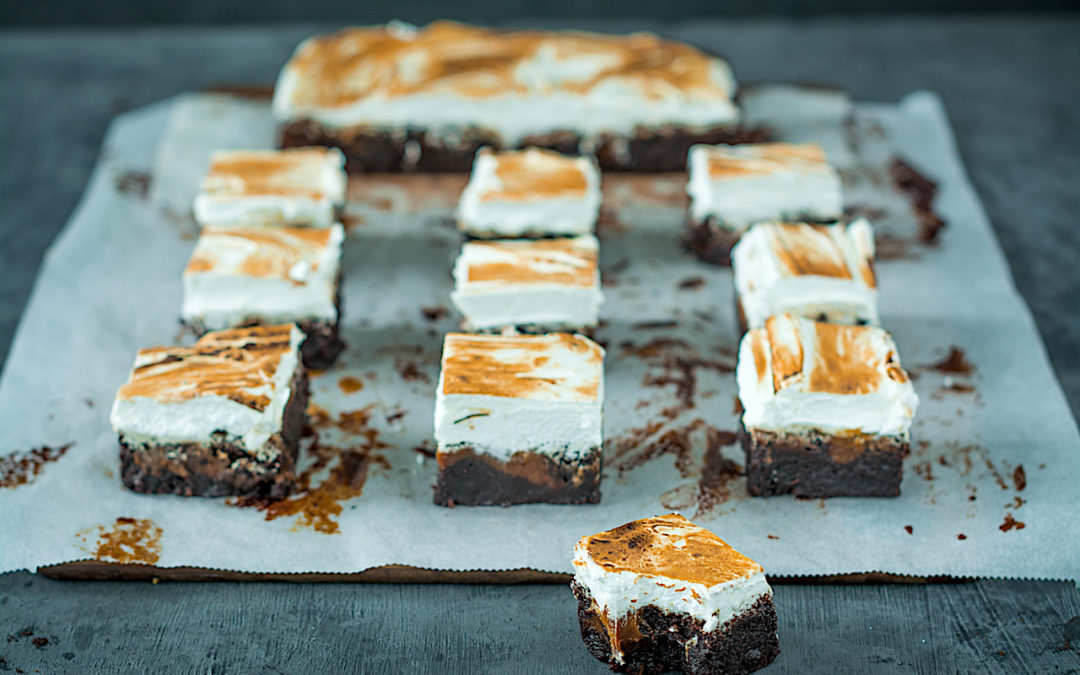 Cocoa brownie with salted caramel and meringue