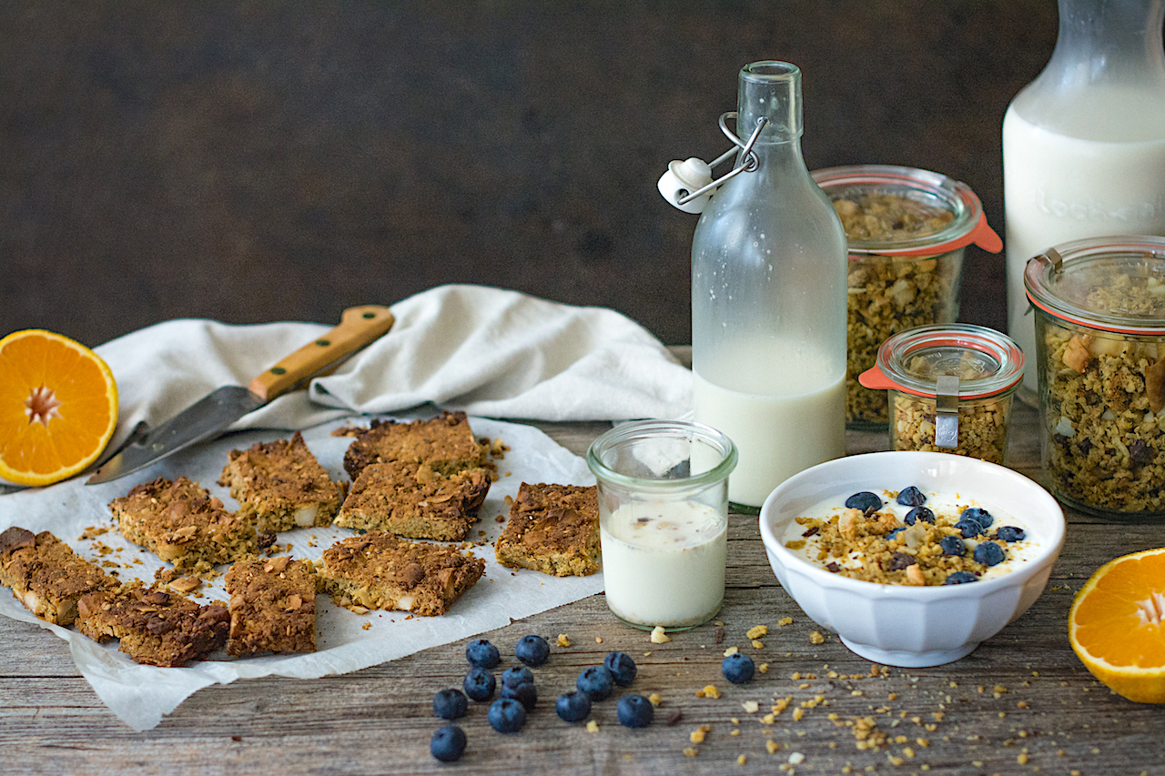 Granola casera de naranja y coco y barritas energéticas para los niños
