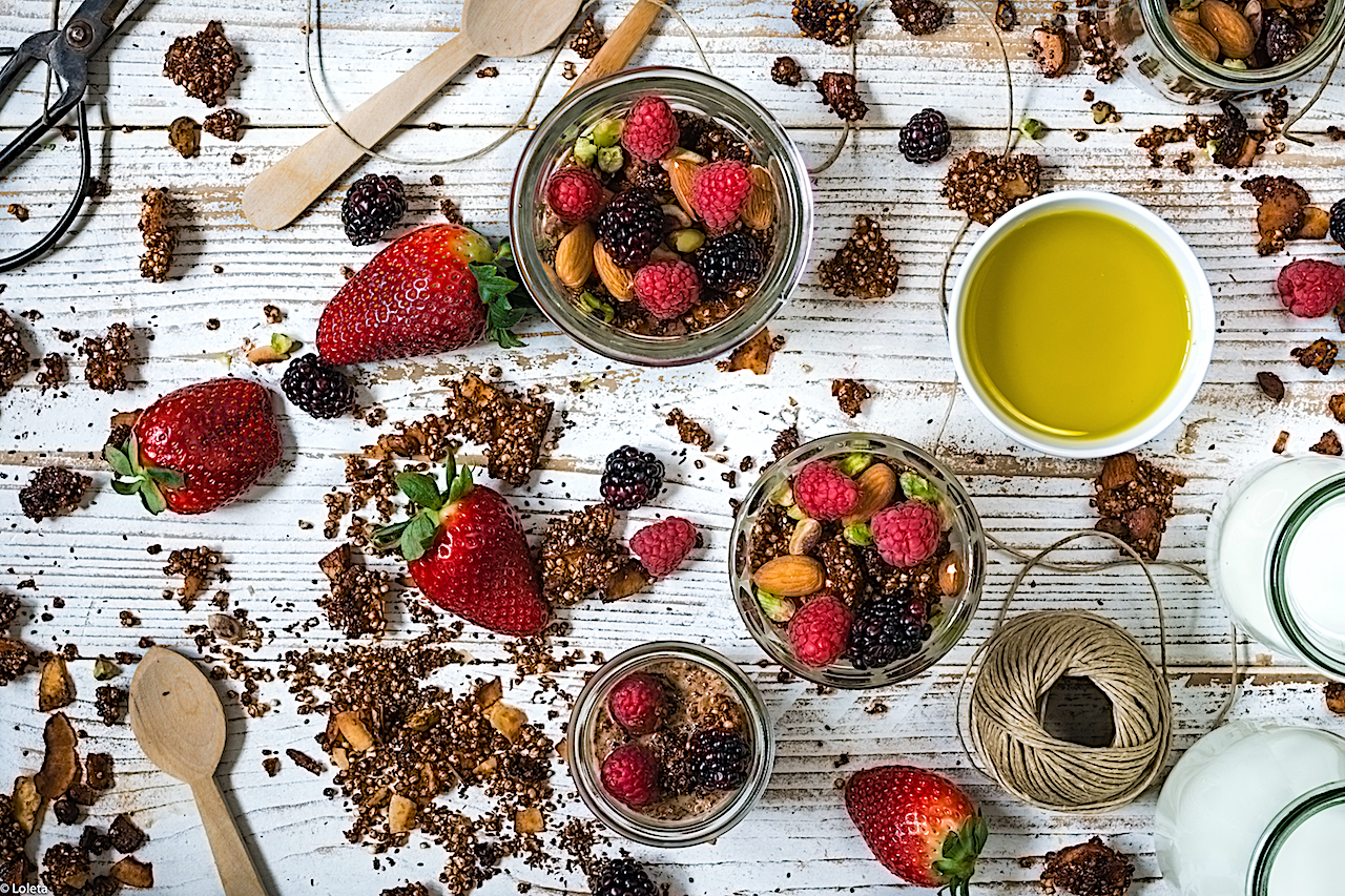 Granola de quinoa con coco y almendras y aceite de yuzu