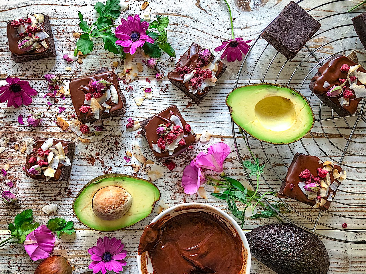 Brownie sin horno de chocolate con aguacate. Vegano y sin lactosa