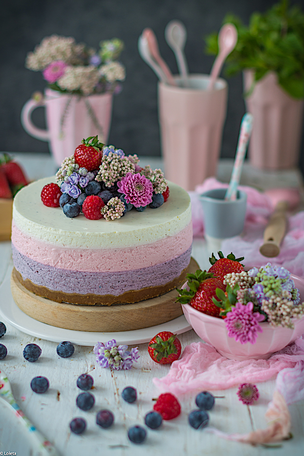 Cheesecake with flowers