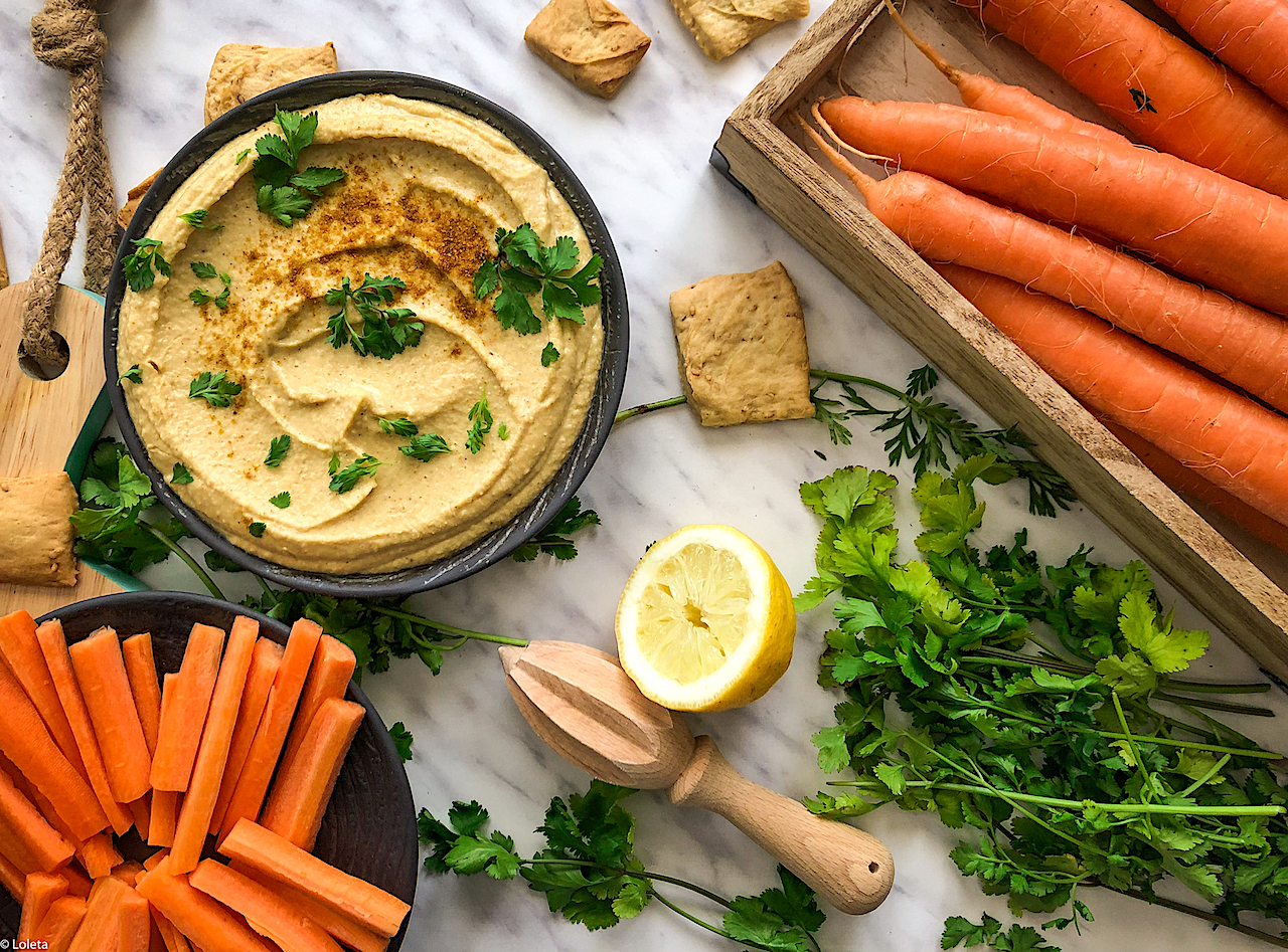 Recipe for hummus Curry with coconut milk. Football and friends at home