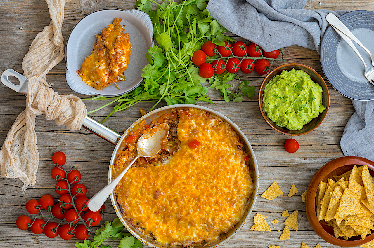 Arroz a la mexicana con carne y queso. Enchiladas de arroz