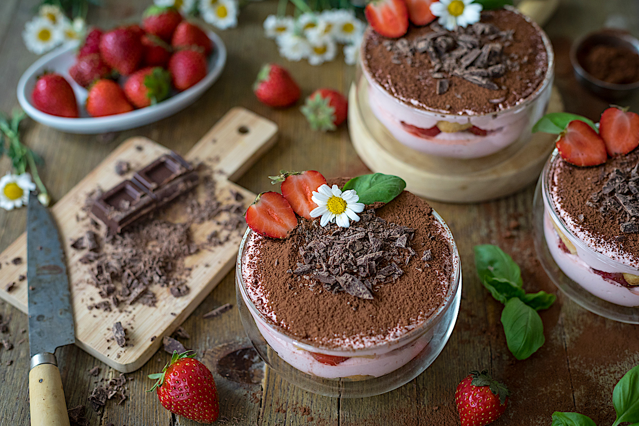Receta fácil de tiramisú de fresas. Tu postre cremoso del verano