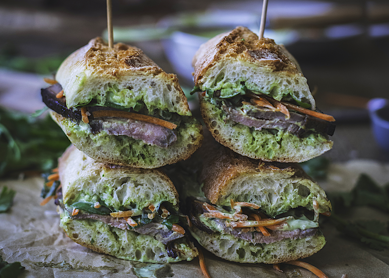 Sandwich with beef thai with Herbed mayonnaise