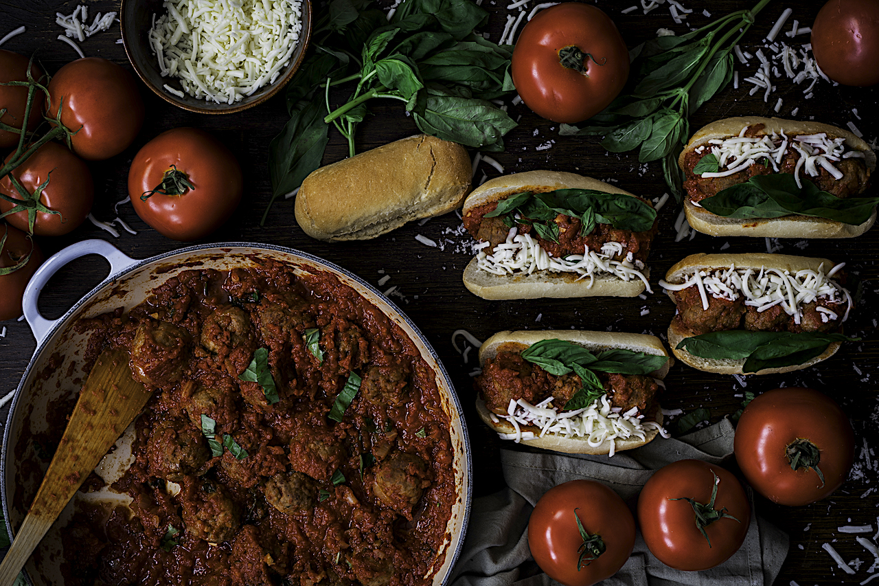 Meatballs of the grandmother with tomato sandwich: Polpette della nonna Al Pomodoro