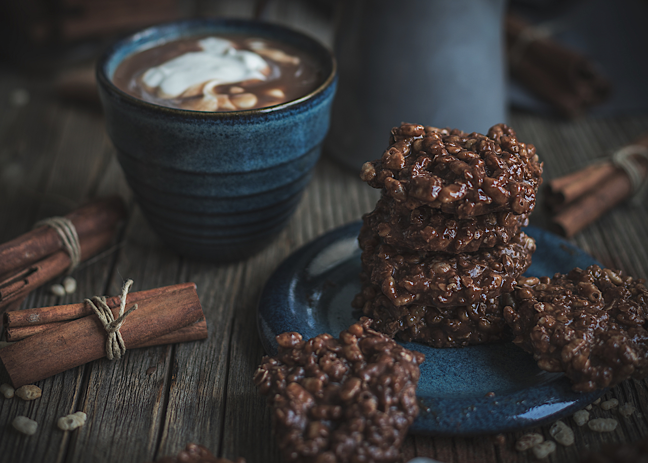 Galletas de avena y chocolate sin horno. Chocolate crunch saludable