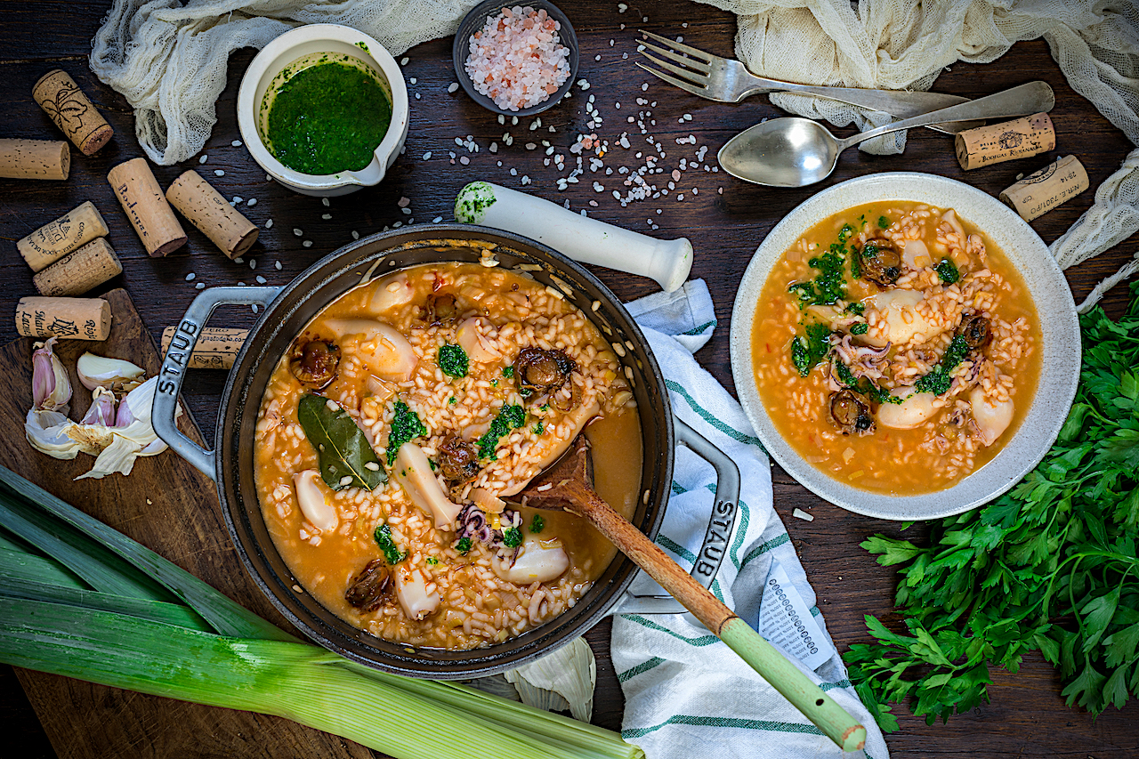 Arroz caldoso con calamares y zamburiñas. Receta fácil del arroz perfecto