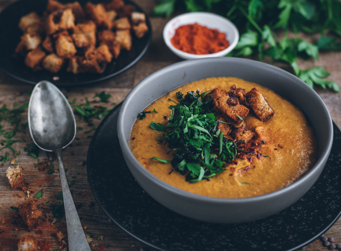 Lentil cream with curry. The richest cream of winter
