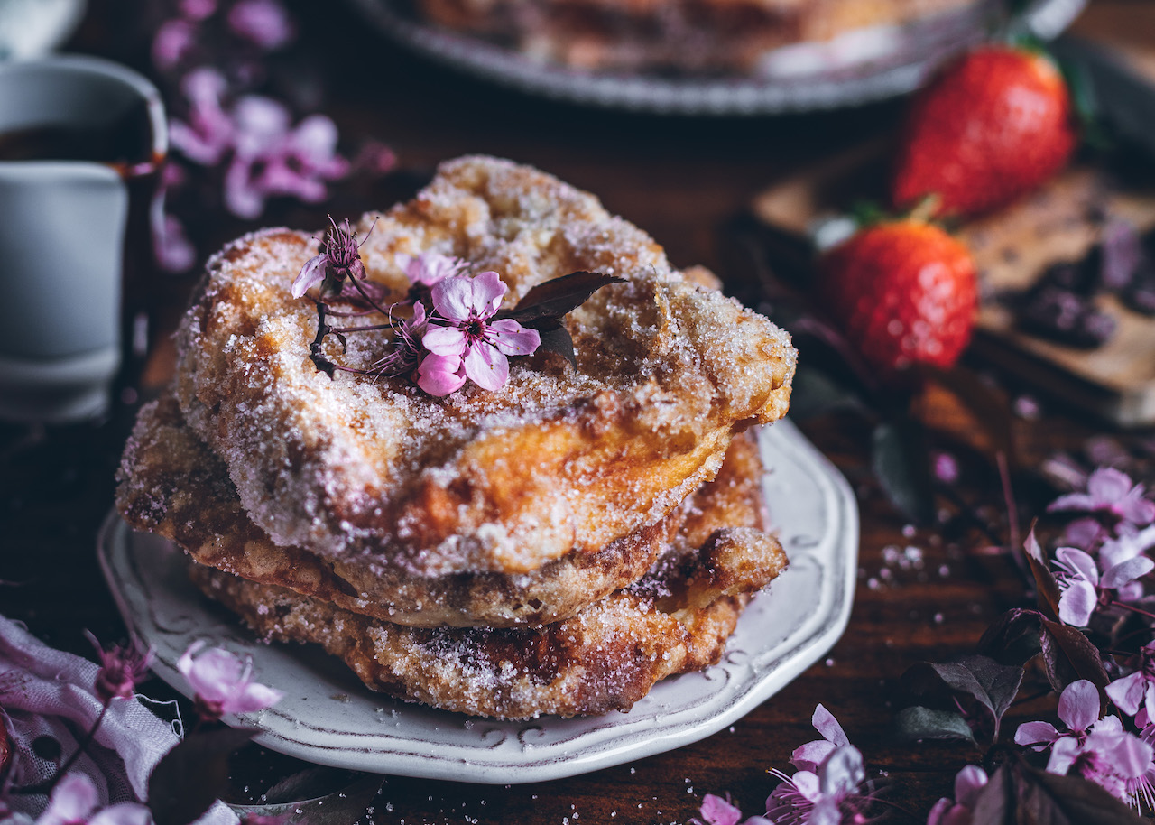 Torrijas de vainilla y naranja con salsa de chocolate