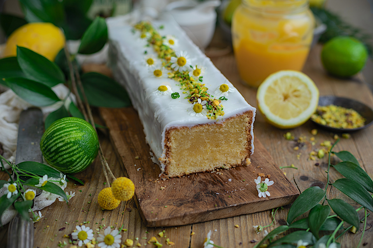 El bizcocho de limón definitivo hecho con crema de limón (lemon curd) casera