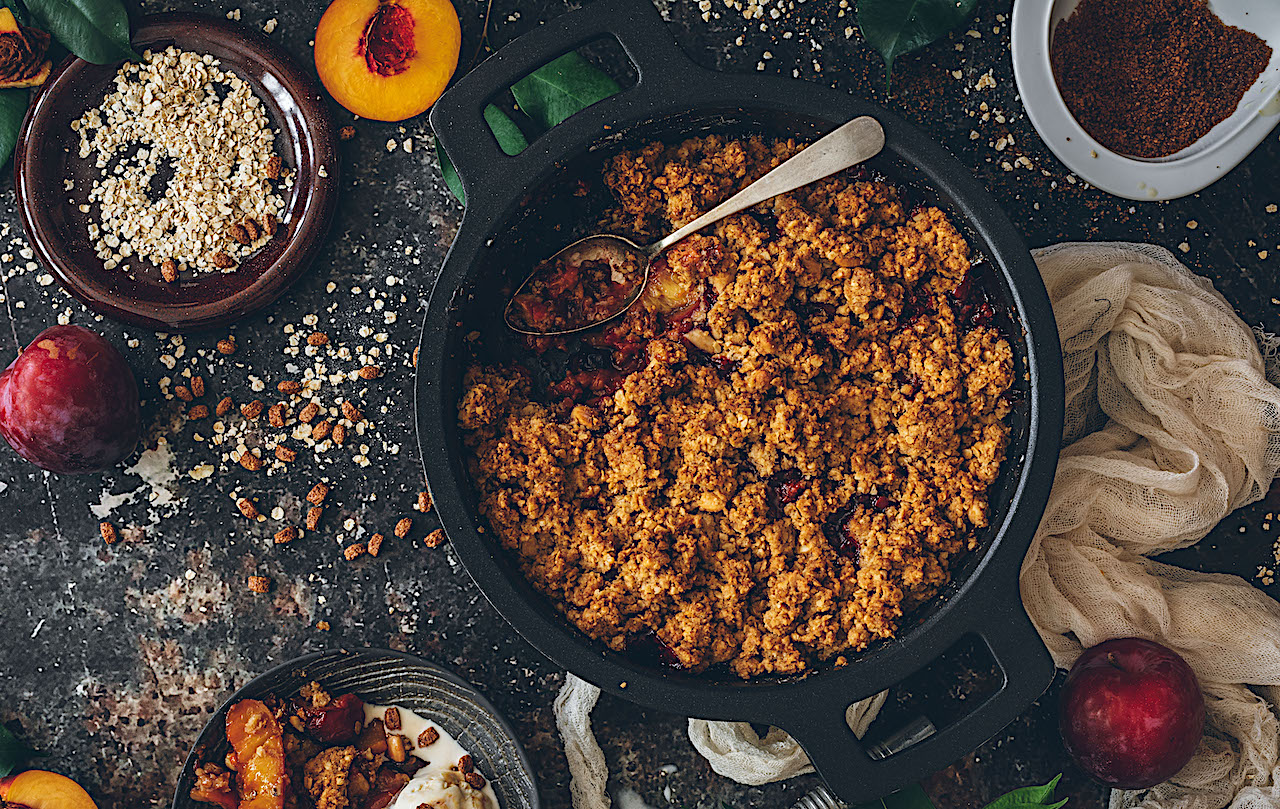 Oatmeal crumble with nectarines and plums. Take it whenever you want