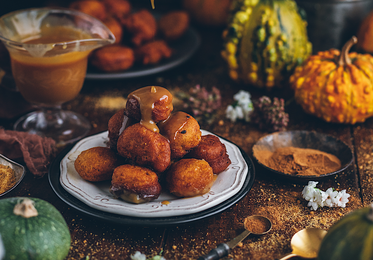 Buñuelos de calabaza con salsa de caramelo