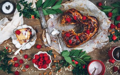 Babka with white chocolate and raspberries. Breakfast in love