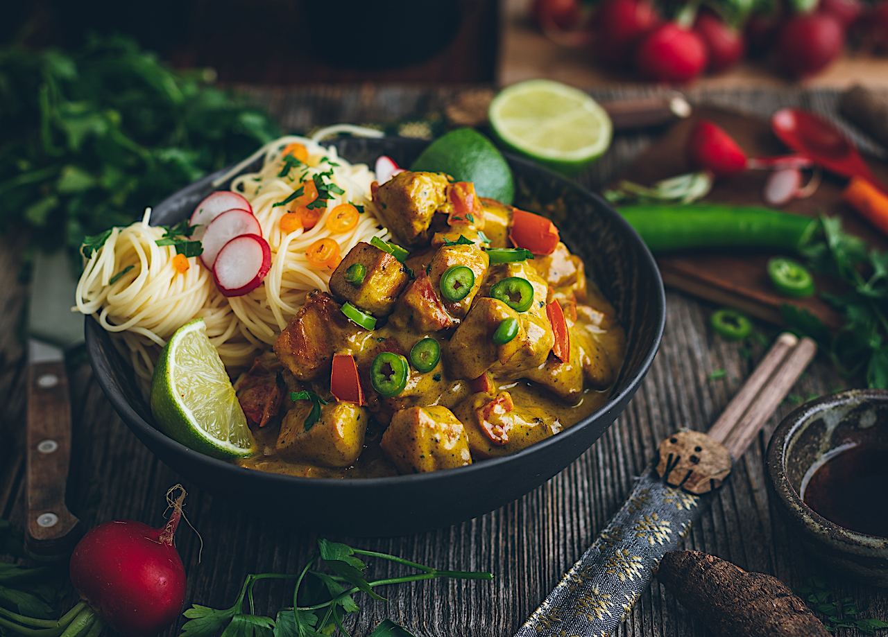 Curry tailandes de pollo con noodles