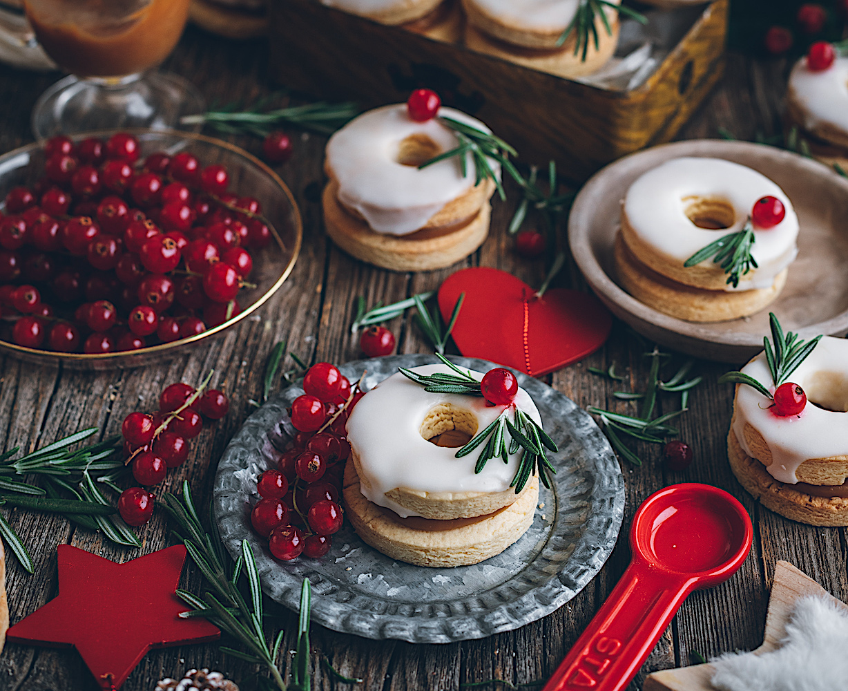 Argentine alfajores of dulce de leche and chocolate. Christmas just around the corner