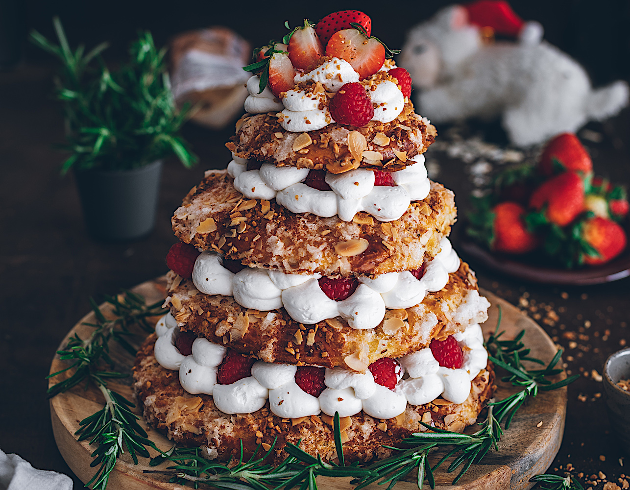 Roscón relleno de nata. Una torre para el día de Reyes