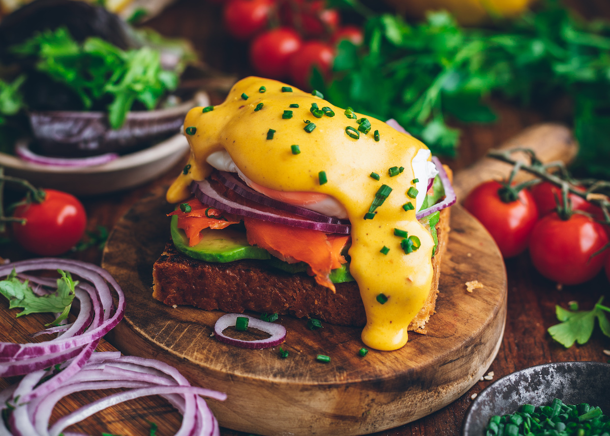 Huevos benedictine con salsa holandesa. Perfectos para el brunch del domingo