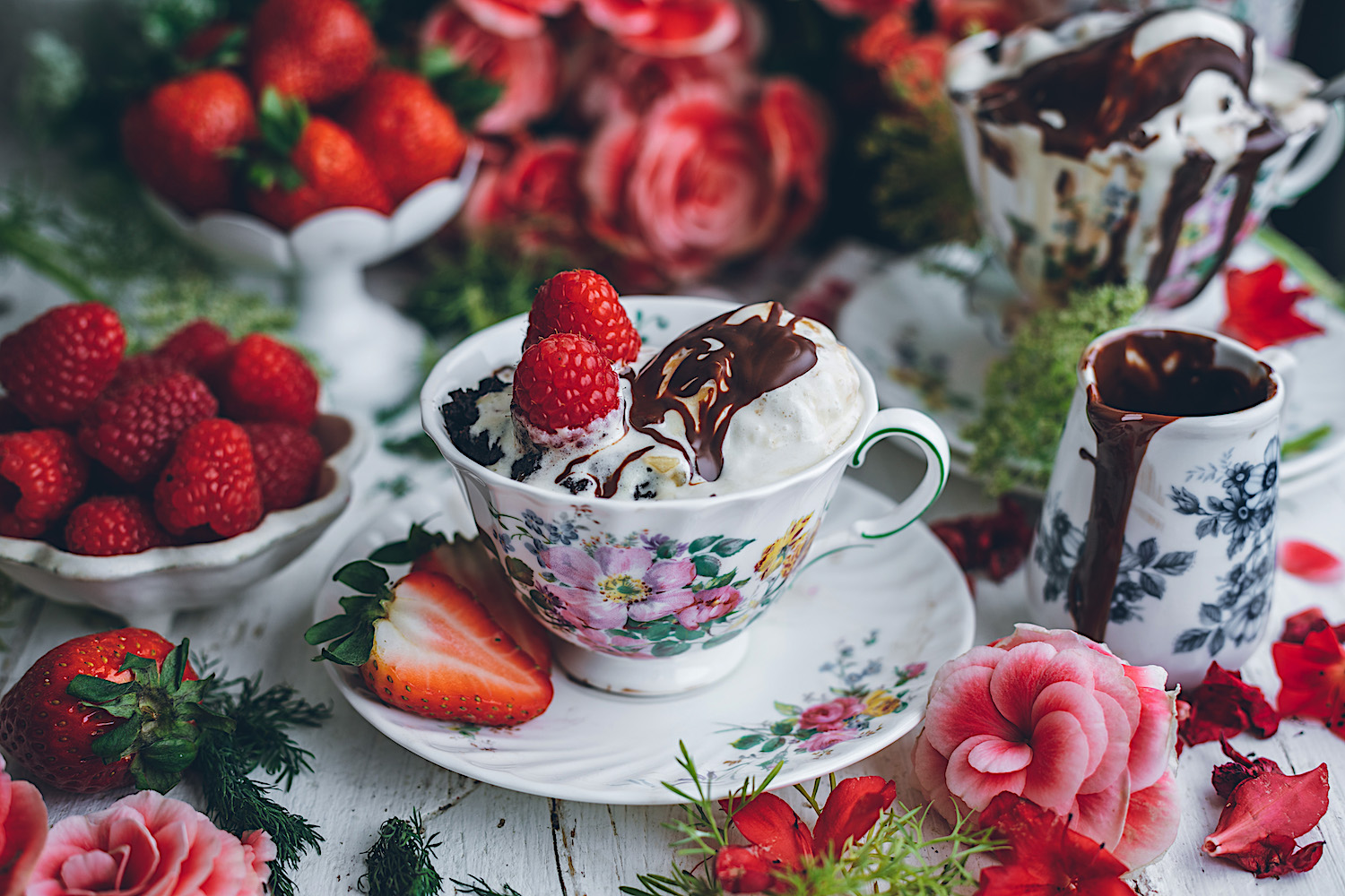 Mugcake de chocolate y aguacate sin gluten, sin lactosa. Con versión sin azúcar
