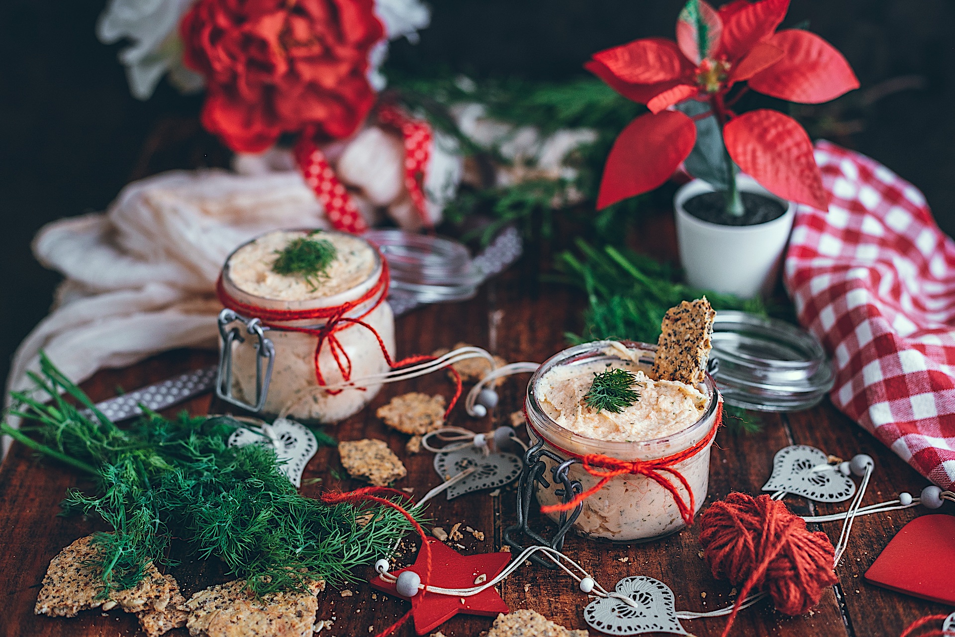 Paté de salmón con crackers sin gluten. El aperitivo perfecto para todos