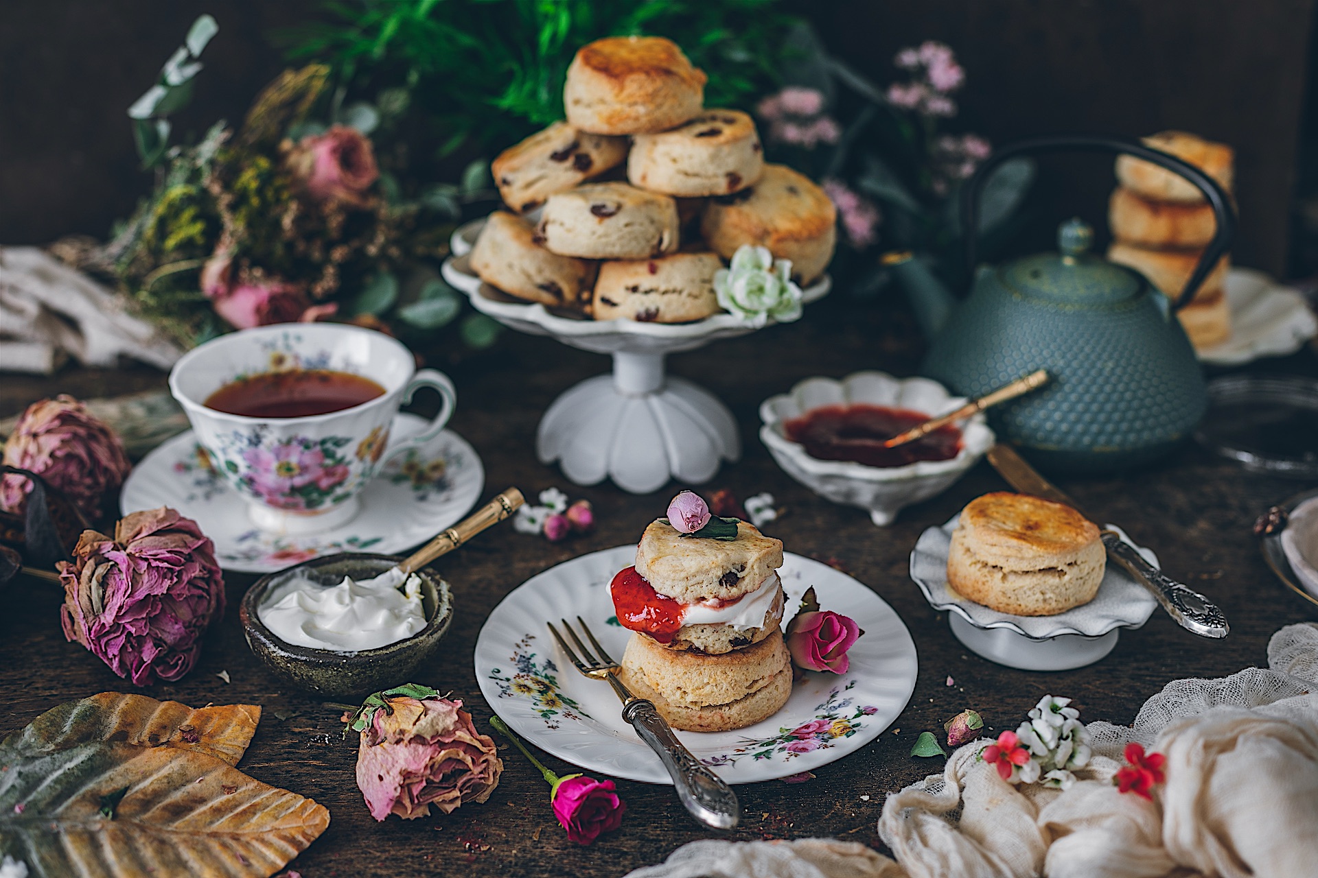 Scones. Un trocito de Inglaterra con mantequilla y mermelada