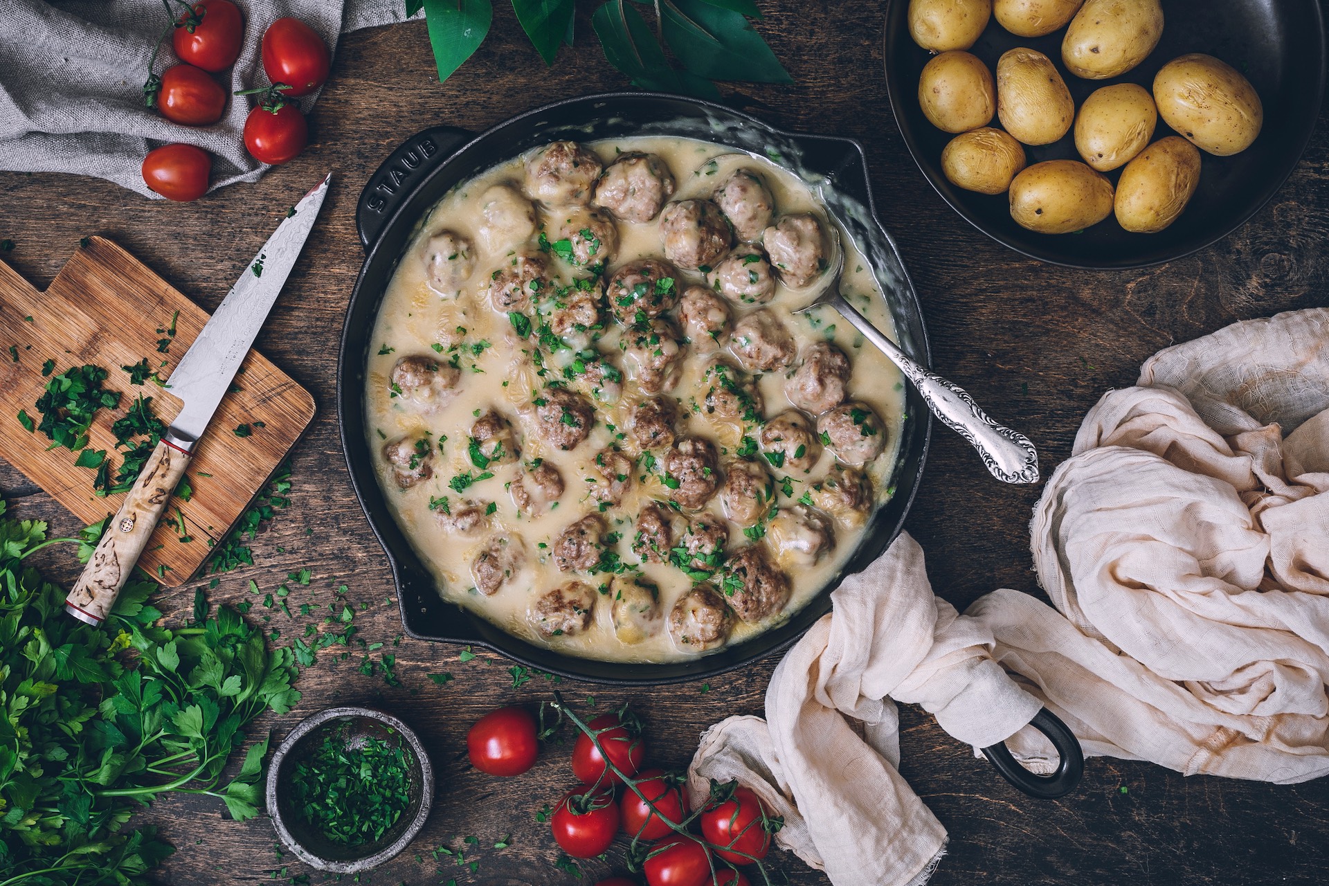 Albóndigas con salsa sueca cremosa sin gluten y sin lactosa.