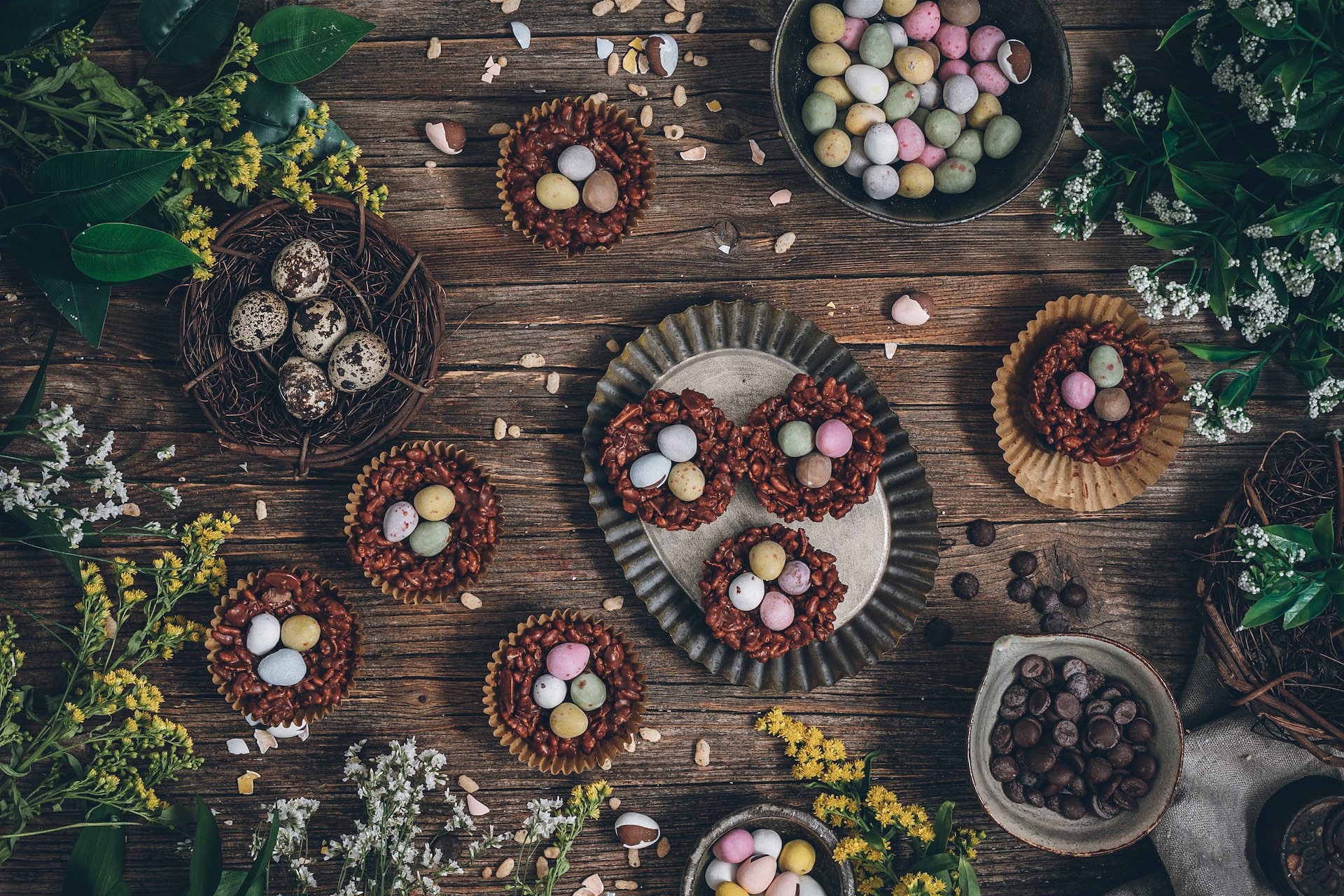 Cookie in chocolate nests. the most original cookies of Holy Week
