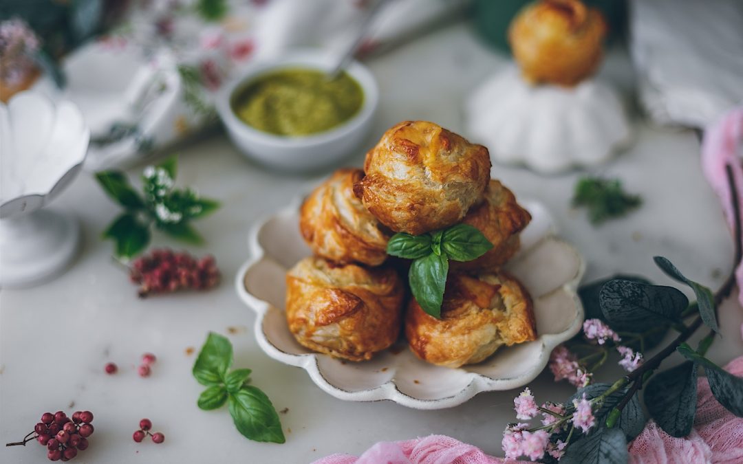 Ham and cheese puff pastry flowers with pistachio pesto