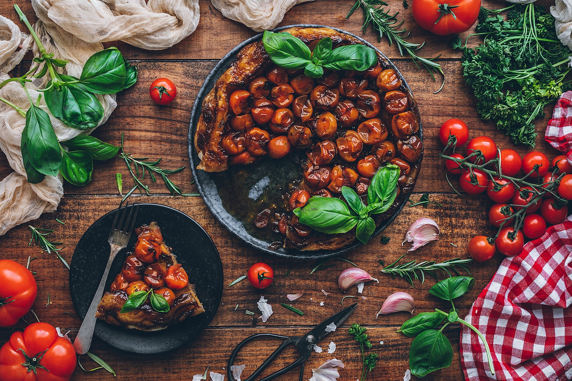 Tarta tatin de tomates cherry. La más rica con un sabor lleno de contrastes