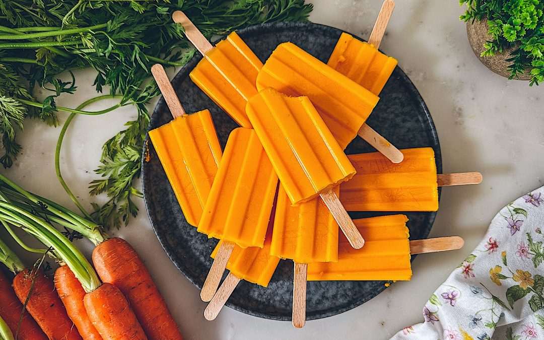 Carrot and orange popsicles with 3 ingredients. Pure vitamin without sugar, gluten-free, lactose free and vegan
