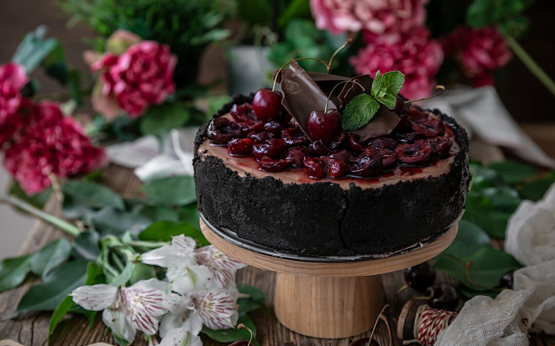 Cold chocolate cheesecake and cherries without oven. Black forest cheese