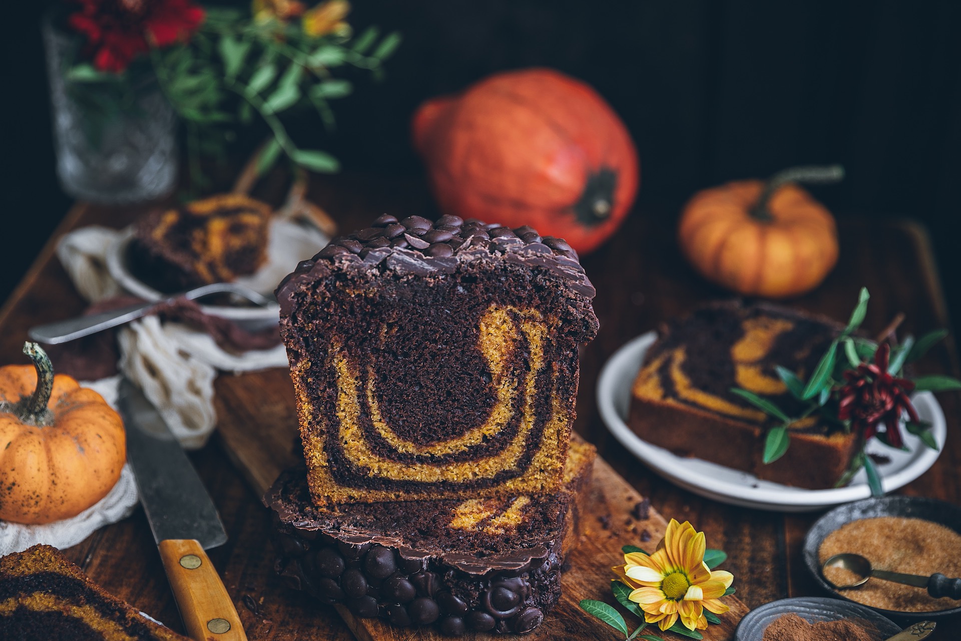 Bizcocho mármol de calabaza y chocolate. El sabor del otoño en forma de bizcocho